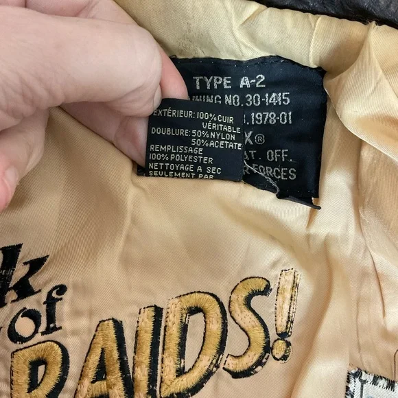 Vintage Avirex Jack Of All Raids Sack Time Nose Art A2 XL Leather Bomber Jacket - Picture 12 of 16